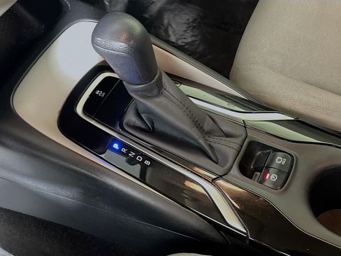 Used 2020 Toyota Corolla LE FWD image 22