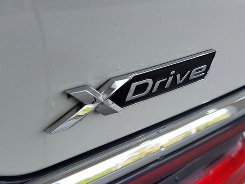 Used 2022 BMW 750i xDrive w/ M Sport Package AWD/4WD image 5
