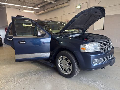 Used 2013 Lincoln Navigator 4WD w/ HD Trailer Tow Pkg image 9