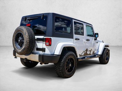 Used 2017 Jeep Wrangler Unlimited Sahara AWD/4WD image 5