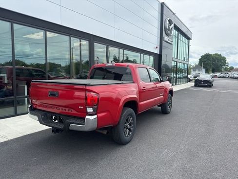 Used 2022 Toyota Tacoma SR5 AWD/4WD image 3