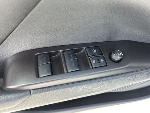 Used 2024 Toyota Camry SE image 11