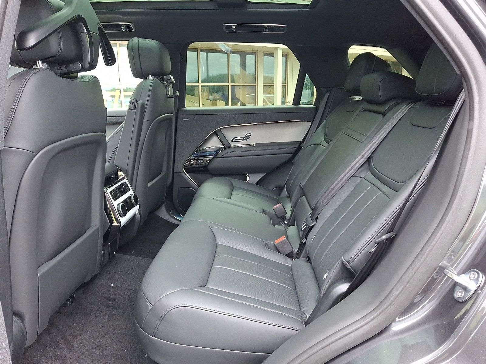 New 2026 Land Rover Range Rover Sport Dynamic SE AWD/4WD image 7