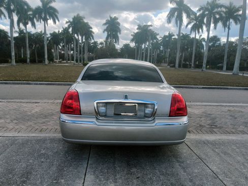 Used 2006 Lincoln Town Car Signature image 13