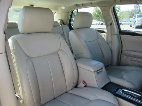 Used 2010 Cadillac DTS Luxury image 8