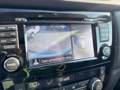 Used 2017 Nissan Rogue SV image 20