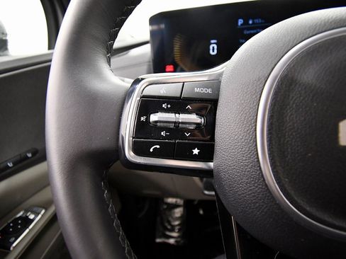 Certified 2025 Kia Carnival EX image 20