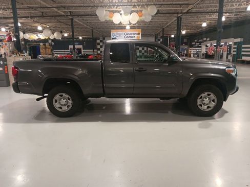 Used 2021 Toyota Tacoma SR AWD/4WD image 5