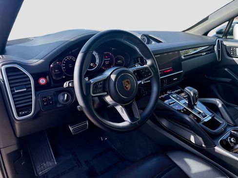 Used 2021 Porsche Cayenne S image 9