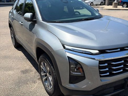 Used 2025 Chevrolet Equinox LT AWD/4WD image 4