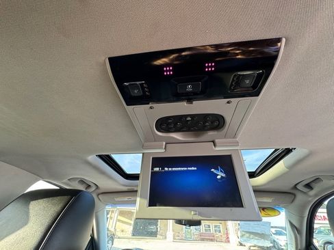 Used 2017 Cadillac Escalade ESV Premium Luxury image 25