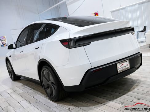 Used 2026 Tesla Model Y Long Range RWD image 17