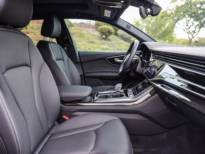 Used 2025 Audi Q8 Premium Plus AWD/4WD image 24