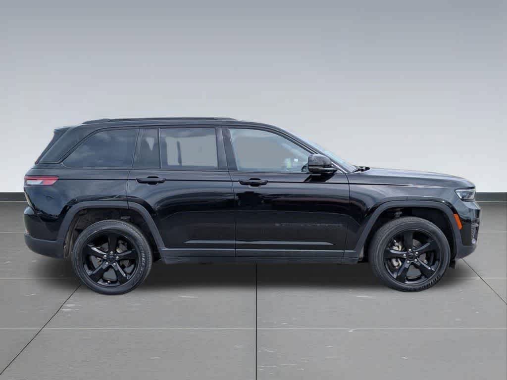 Used 2023 Jeep Grand Cherokee Altitude AWD/4WD image 7