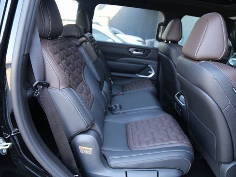 New 2025 Nissan Armada Platinum Reserve image 32