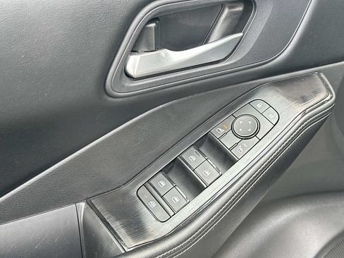 Used 2025 Nissan Rogue SV AWD/4WD image 16