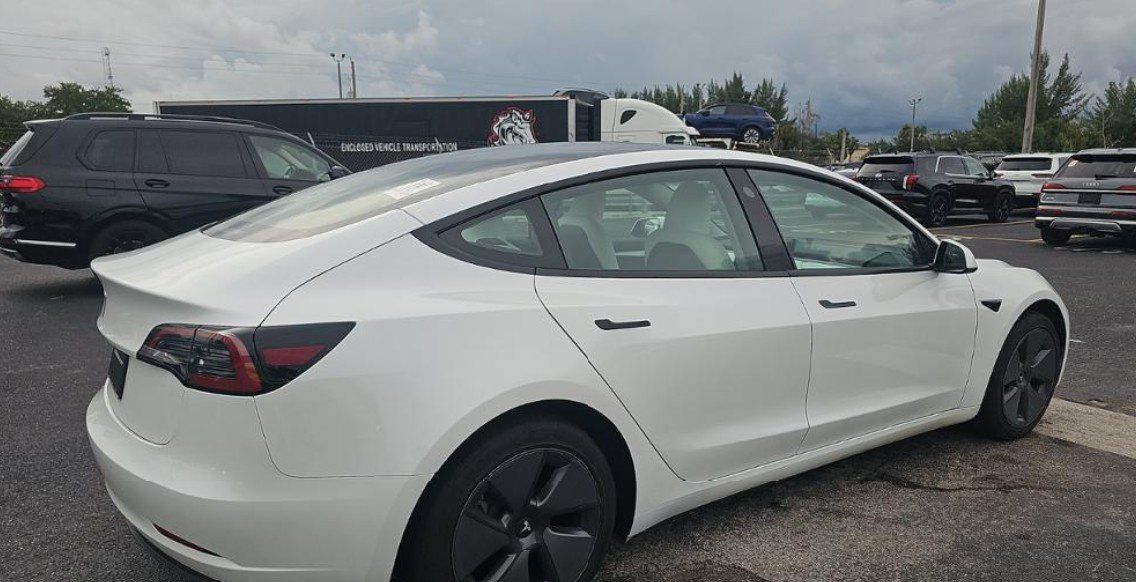 Used 2023 Tesla Model 3 Standard Range RWD image 2