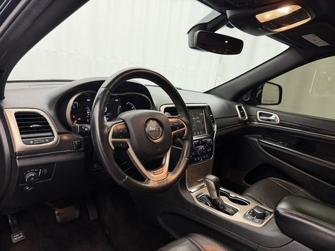 Used 2017 Jeep Grand Cherokee Limited AWD/4WD image 9
