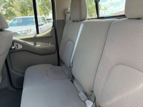 Used 2019 Nissan Frontier SV RWD image 9