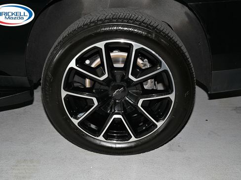 Used 2021 Chevrolet Suburban RST w/ Luxury Package RWD image 40