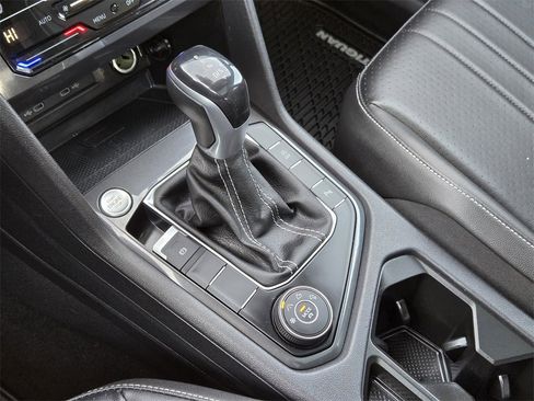 Used 2022 Volkswagen Tiguan SE R-Line image 9