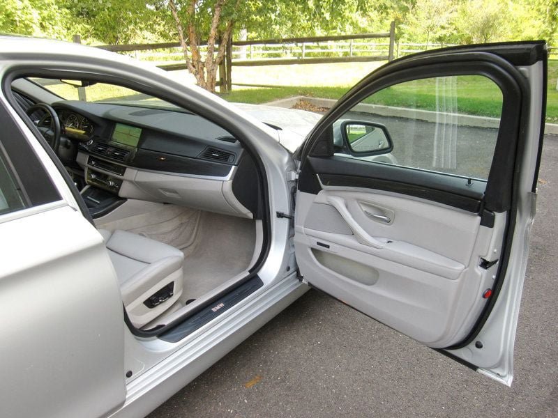 Used 2013 BMW 550i Sedan RWD image 24