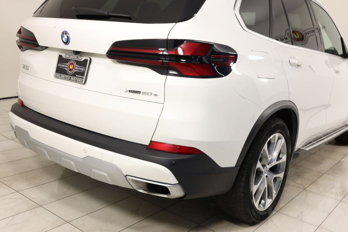 Used 2025 BMW X5 xDrive50e AWD/4WD image 44