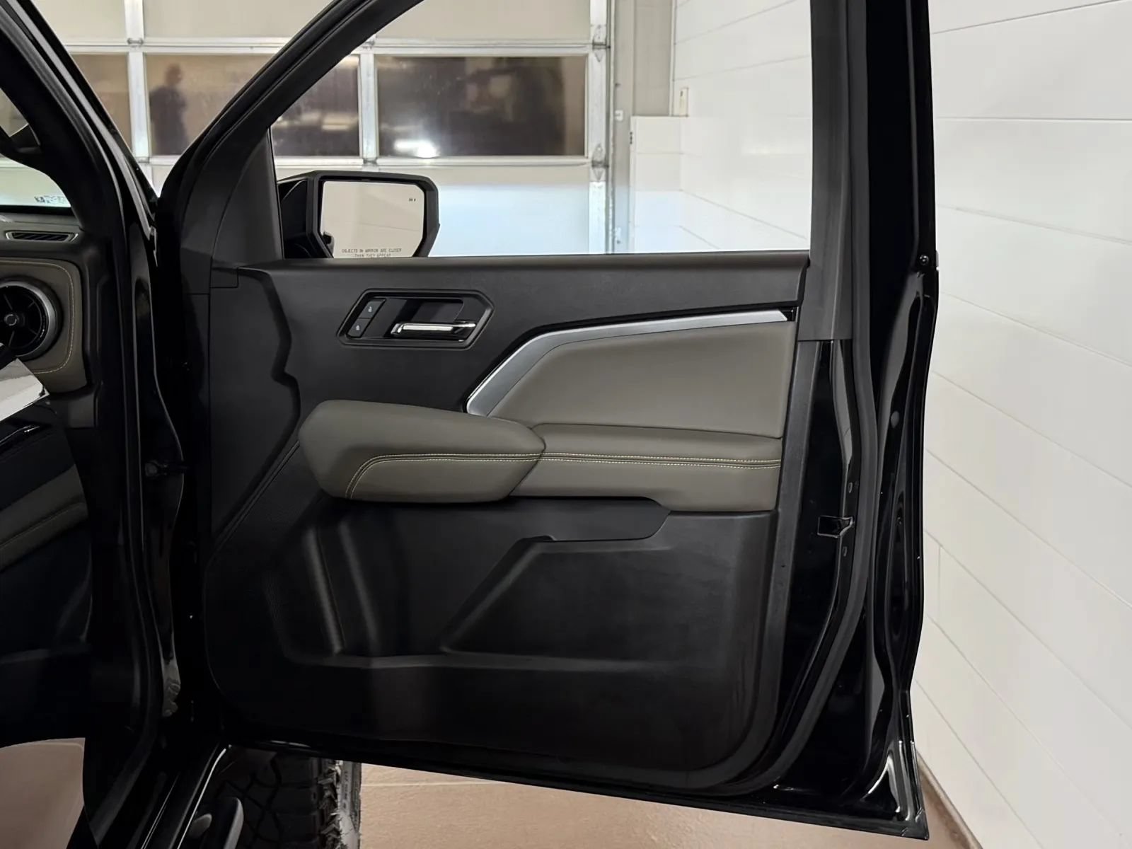 Used 2025 Chevrolet Colorado ZR2 w/ Technology Package AWD/4WD image 42