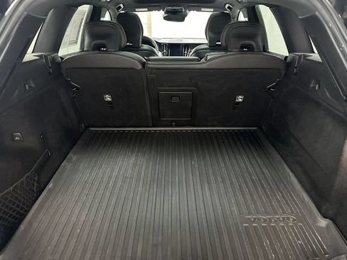 Used 2020 Volvo XC60 T5 R-Design AWD/4WD image 17