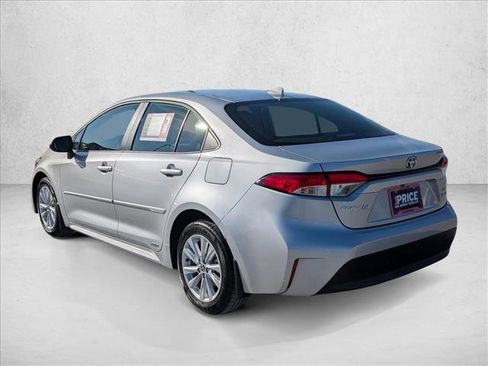 Used 2025 Toyota Corolla LE w/ LE Premium Package image 8