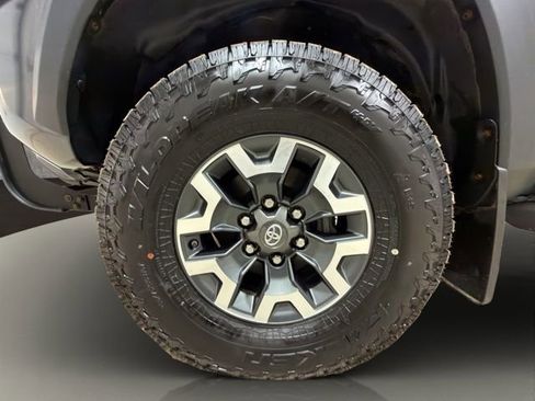 Used 2017 Toyota Tacoma TRD Off-Road w/ Premium & Technology Package image 25