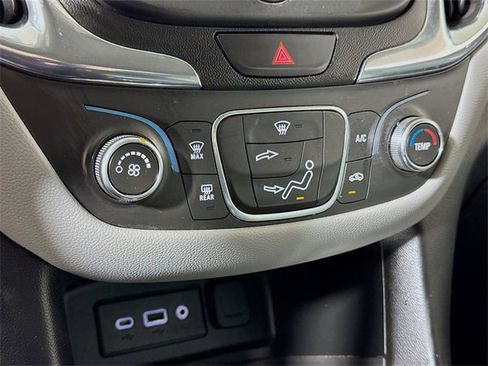 Used 2020 Chevrolet Equinox LS w/ LS Convenience Package image 13