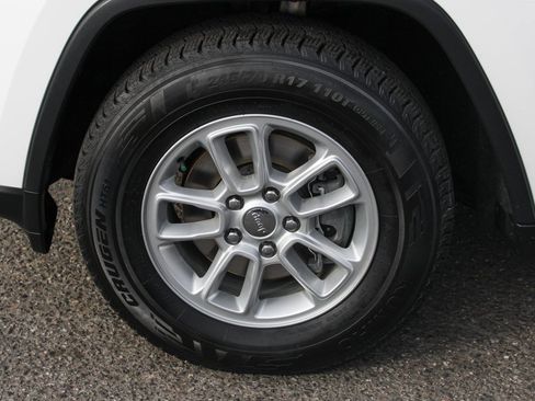 Used 2020 Jeep Grand Cherokee Laredo image 41