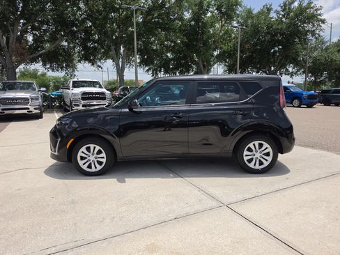 Certified 2025 Kia Soul LX FWD image 5