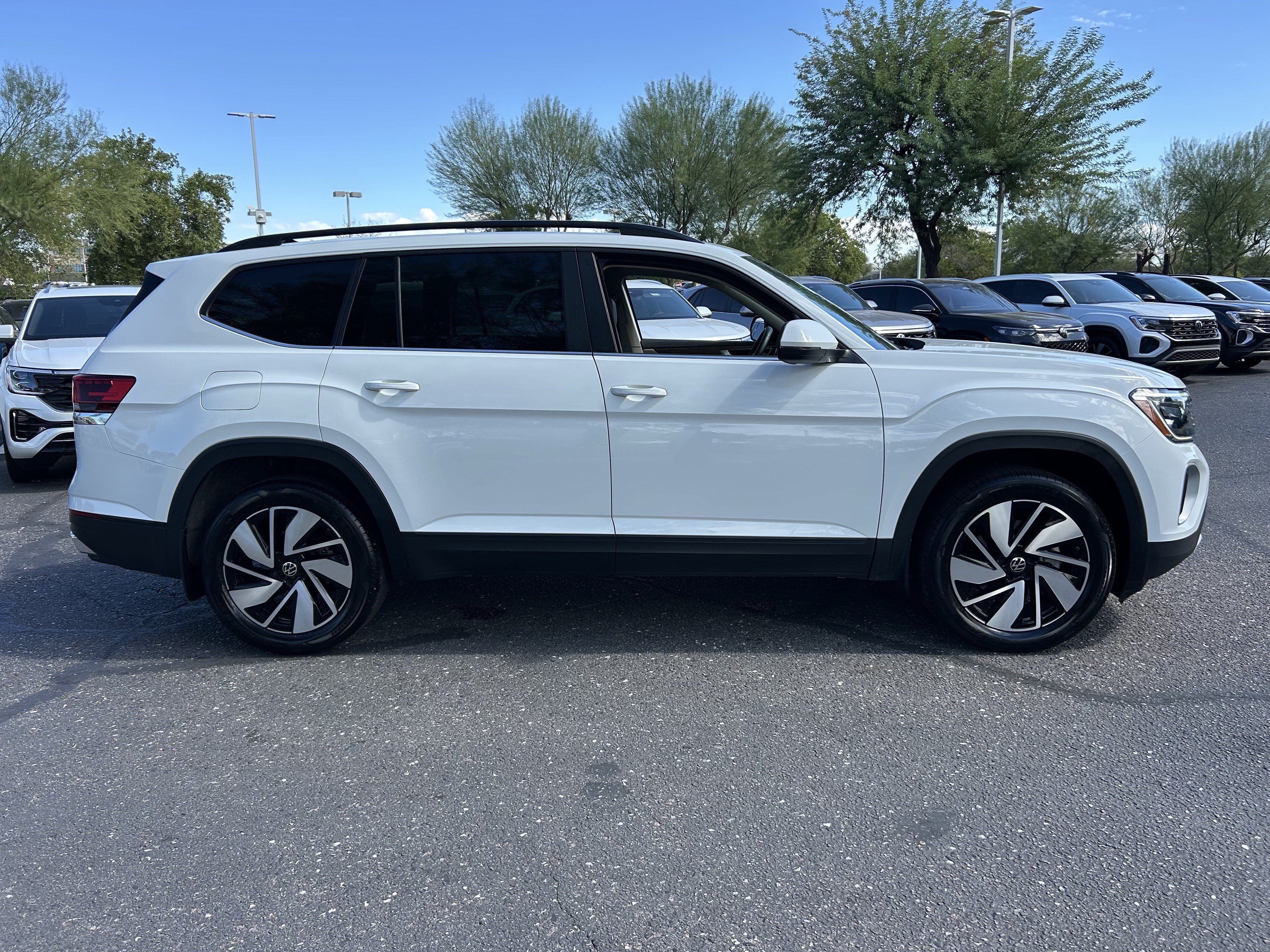 Certified 2025 Volkswagen Atlas SE w/ Panoramic Sunroof Package FWD image 5