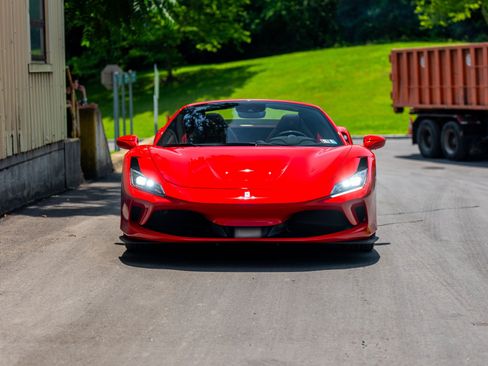 Used 2022 Ferrari F8 Tributo RWD image 5