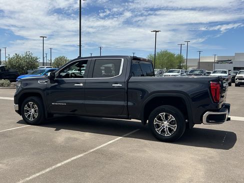 Certified 2025 GMC Sierra 1500 SLT RWD image 3