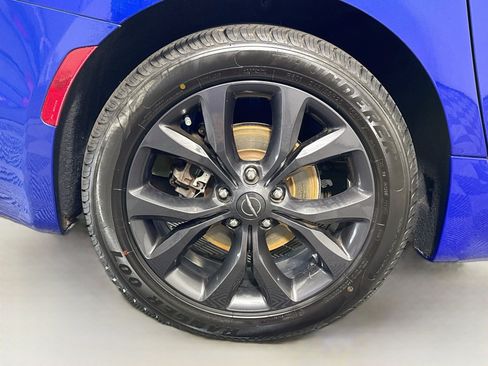Used 2018 Chrysler Pacifica Touring-L Plus w/ Advanced Safetytec Group FWD image 33