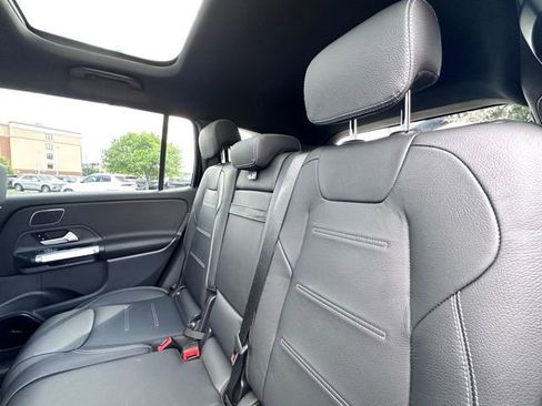 Used 2022 Mercedes-Benz GLB 250 4MATIC image 22