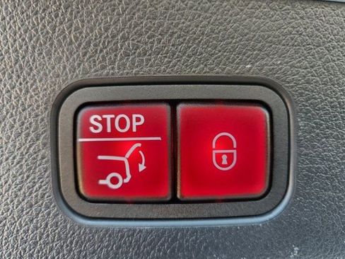 Used 2024 Mercedes-Benz GLC 300 4MATIC image 34