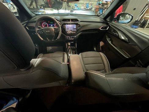 Used 2023 Chevrolet TrailBlazer RS w/ Sun and Liftgate Package image 29