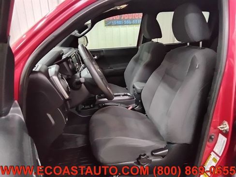 Used 2017 Toyota Tacoma TRD Off-Road w/ Premium & Technology Package AWD/4WD image 9