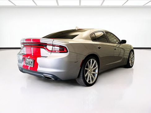 Used 2017 Dodge Charger R/T RWD image 4