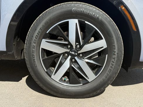 Certified 2022 Kia Sorento S w/ Panoramic Sunroof Package image 9