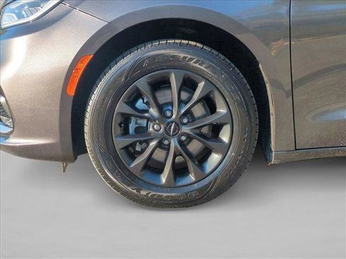 Used 2021 Chrysler Pacifica Touring w/ S Appearance Package FWD image 26