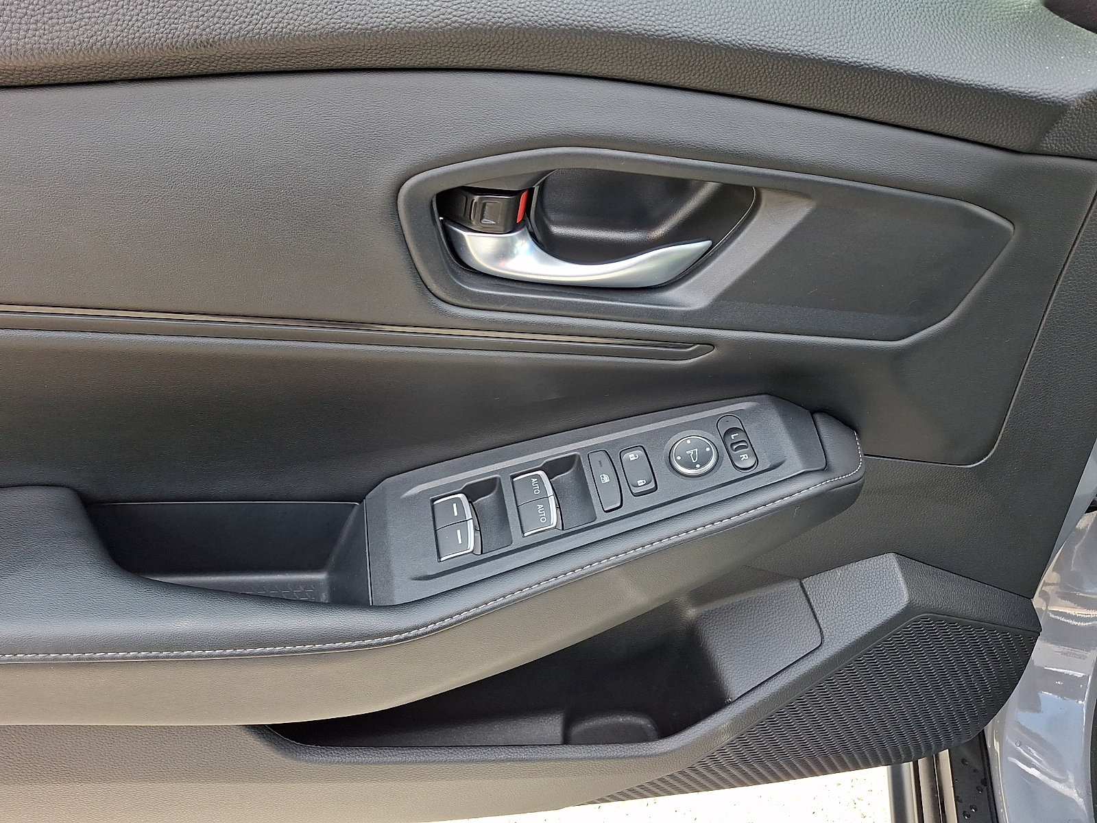 Used 2025 Honda Accord Sport image 13