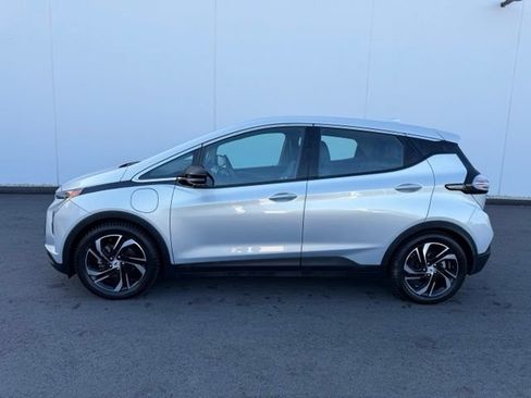 Used 2023 Chevrolet Bolt LT w/ Infotainment Package FWD image 10
