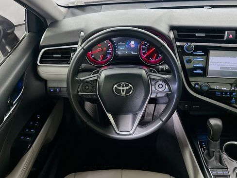 Used 2018 Toyota Camry XSE FWD image 18