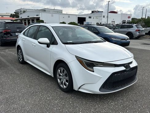 Used 2021 Toyota Corolla LE FWD image 4