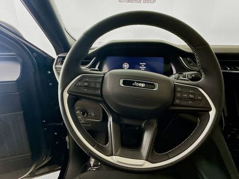 New 2025 Jeep Grand Cherokee L Laredo image 11